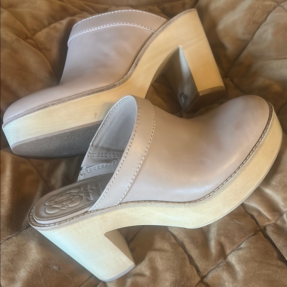 Antonio Melani platform clog